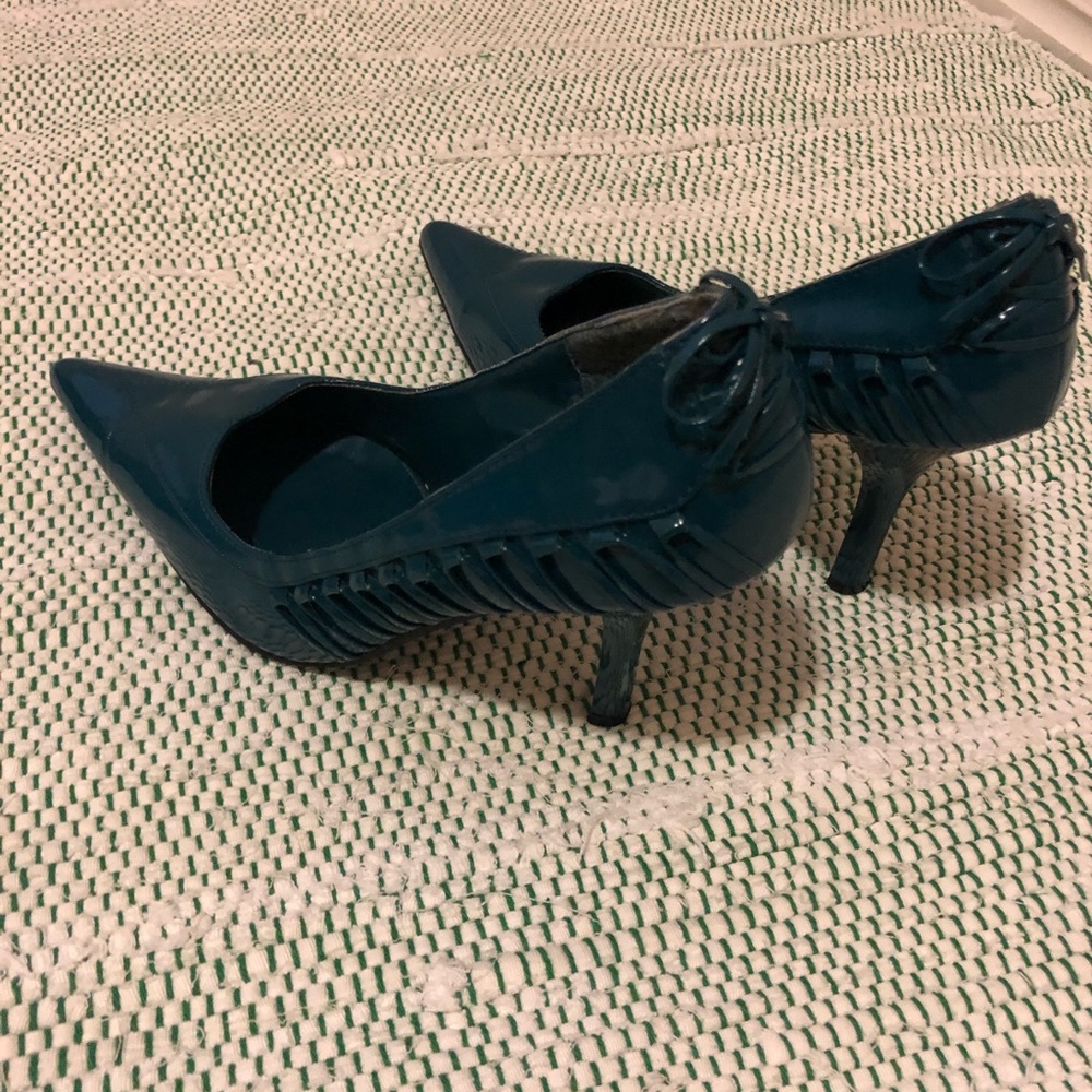 Quipid Teal Pointed Toe Pumps - Picture 5 of 8